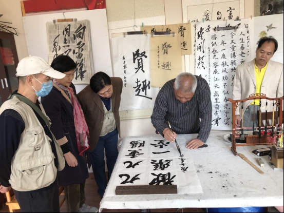 九九重阳翰墨飘香 蓉湾社区书法交流会温情上演